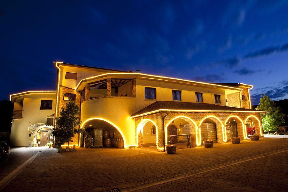 ברודסקי סטופניק Stupnicki Dvori Winery Hotel מראה חיצוני תמונה